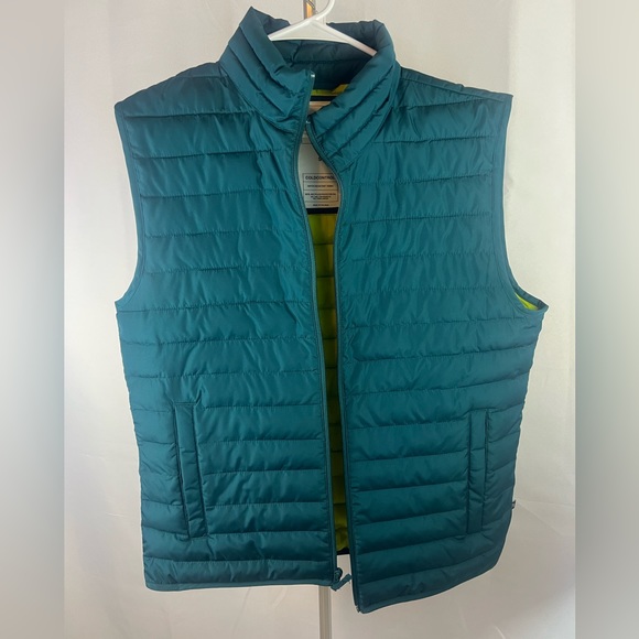 GAP Puffer Vest. Size Small. Great look and color combo. Cold control. - Picture 5 of 5